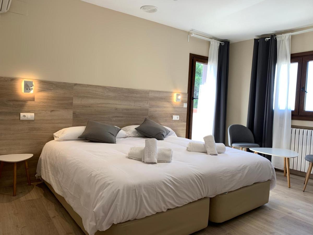 Hotel El Cobertizo Plasencia del Monte Exteriör bild