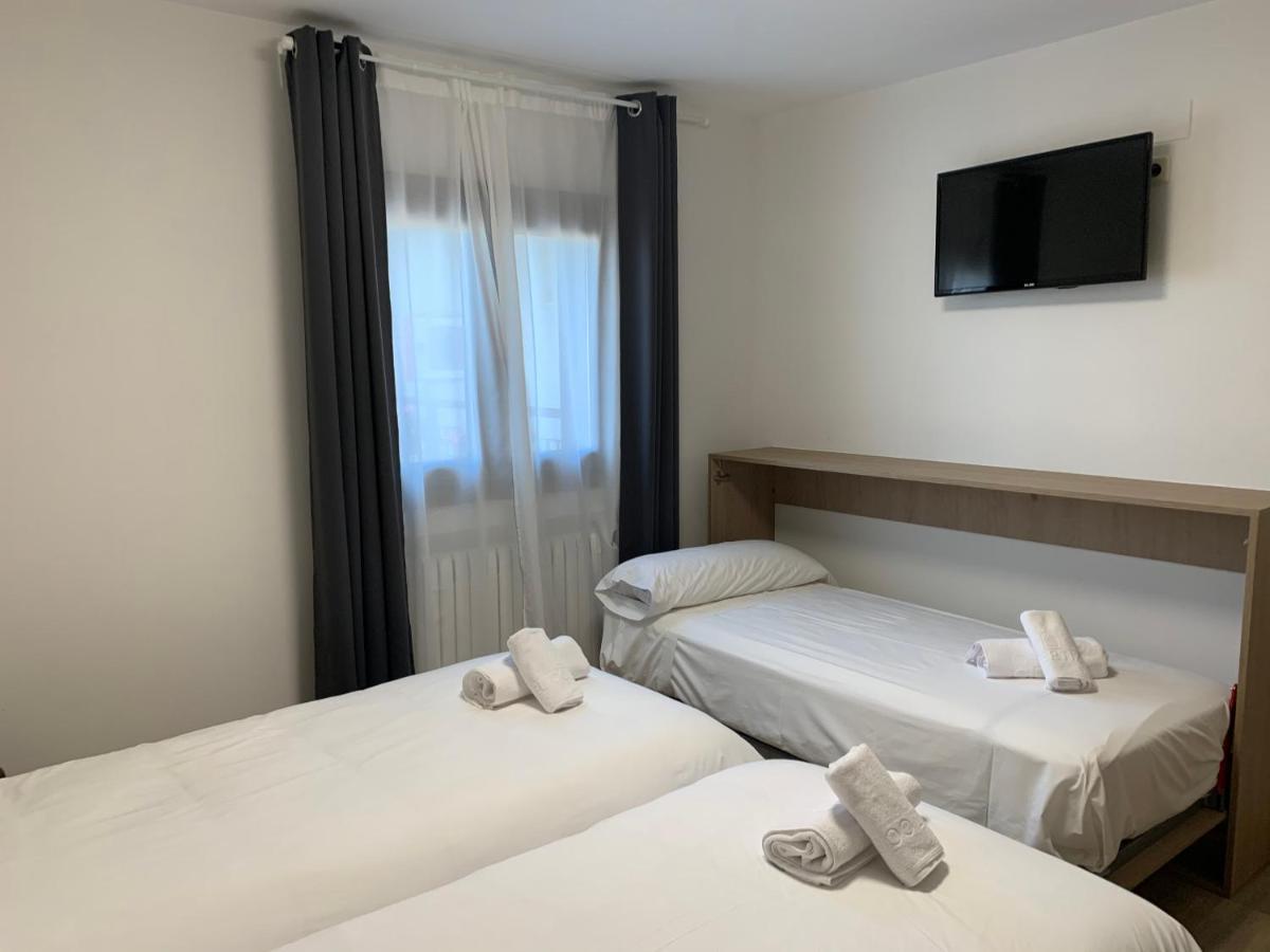 Hotel El Cobertizo Plasencia del Monte Exteriör bild