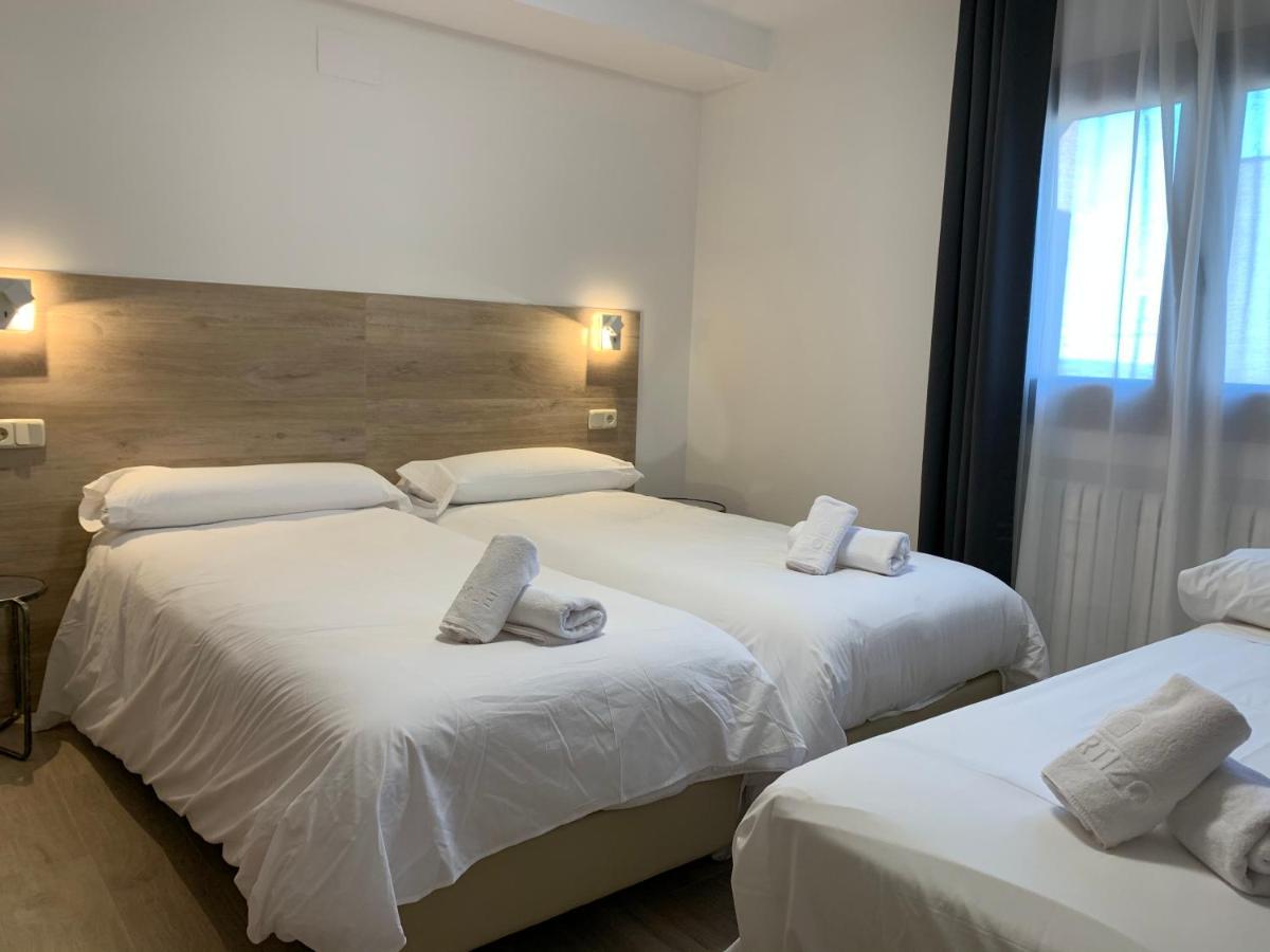Hotel El Cobertizo Plasencia del Monte Exteriör bild