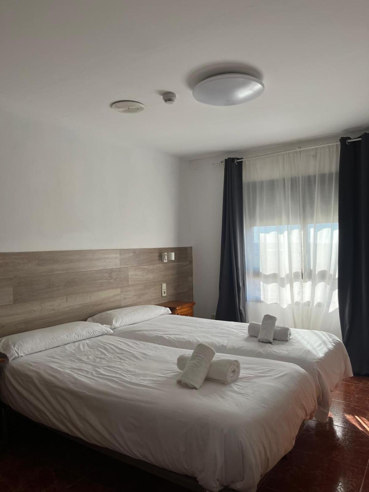 Hotel El Cobertizo Plasencia del Monte Exteriör bild