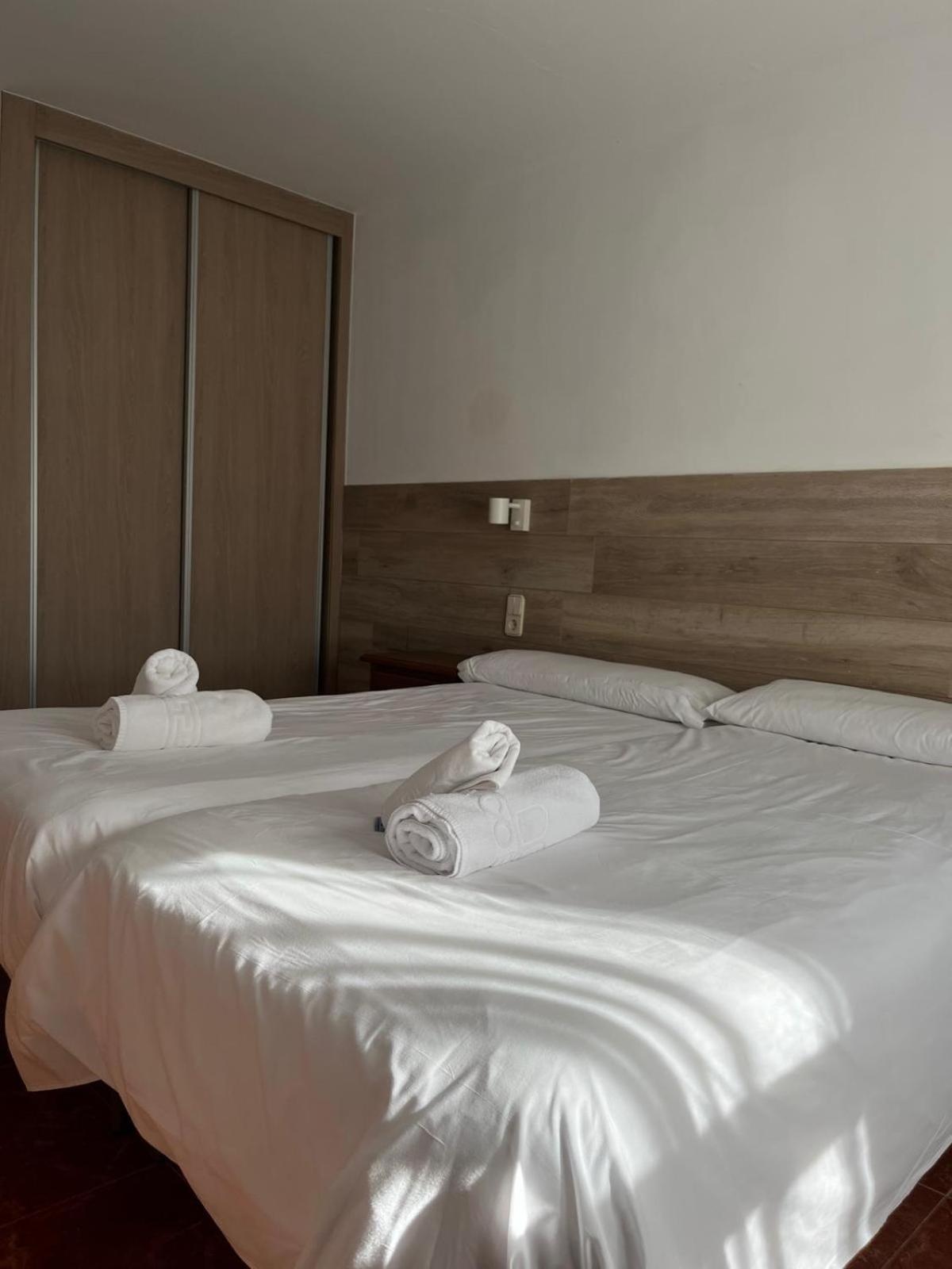 Hotel El Cobertizo Plasencia del Monte Exteriör bild