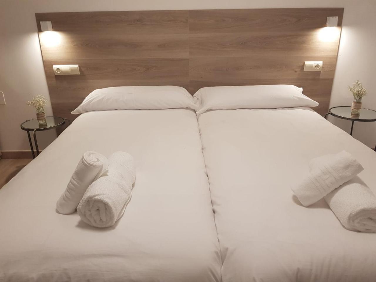 Hotel El Cobertizo Plasencia del Monte Exteriör bild